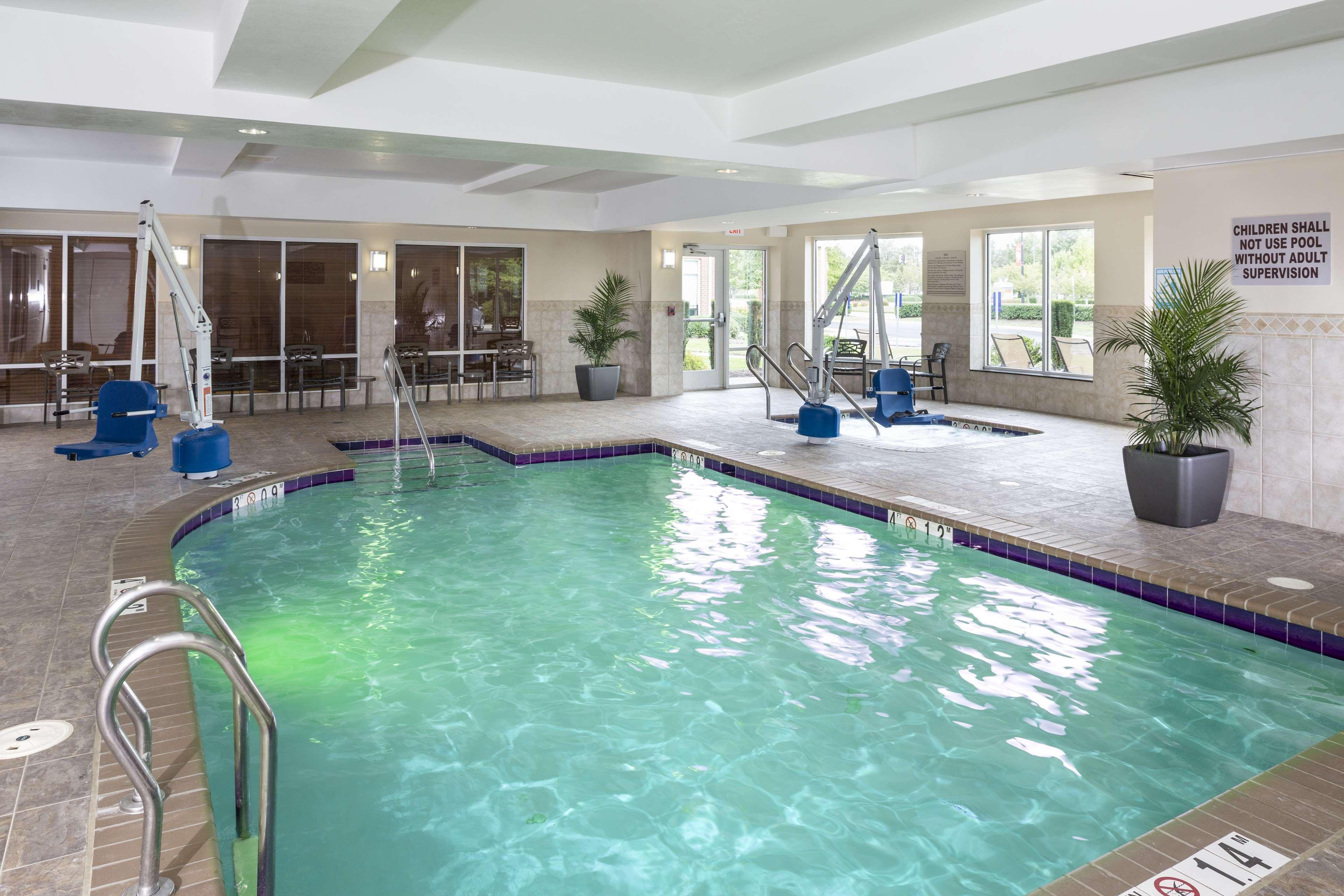 Hilton Garden Inn Hampton Coliseum Central Экстерьер фото
