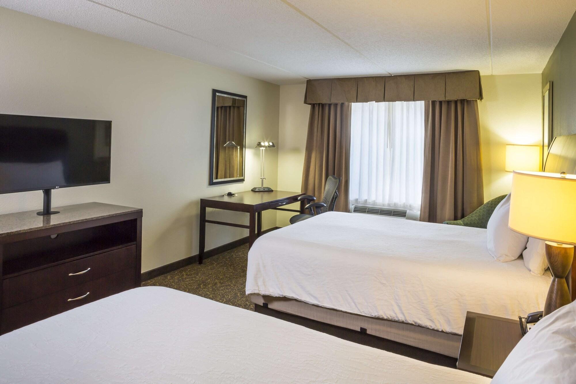 Hilton Garden Inn Hampton Coliseum Central Экстерьер фото