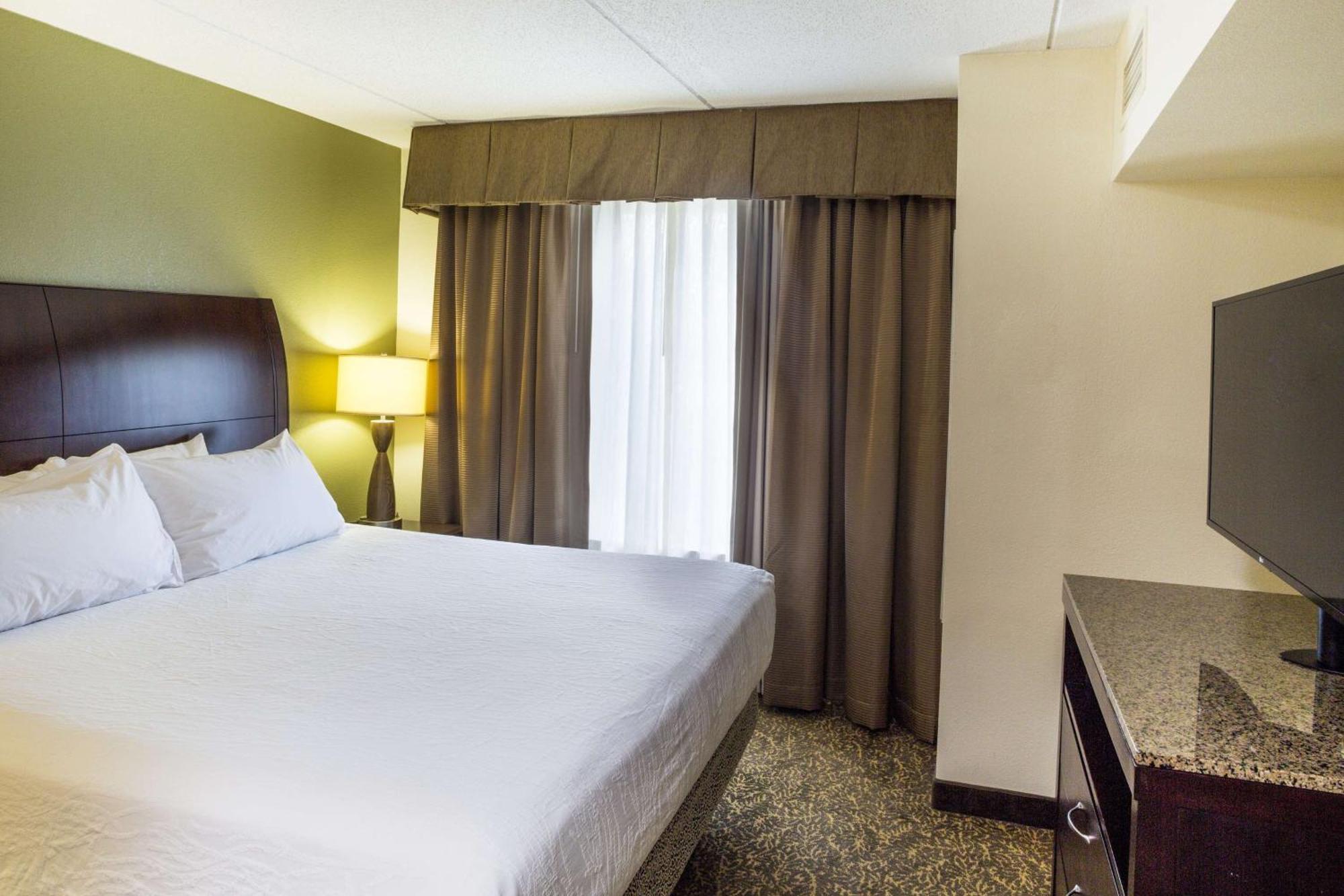 Hilton Garden Inn Hampton Coliseum Central Экстерьер фото