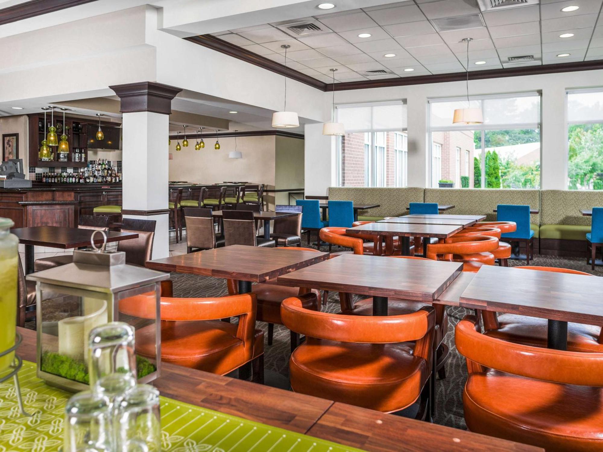 Hilton Garden Inn Hampton Coliseum Central Экстерьер фото