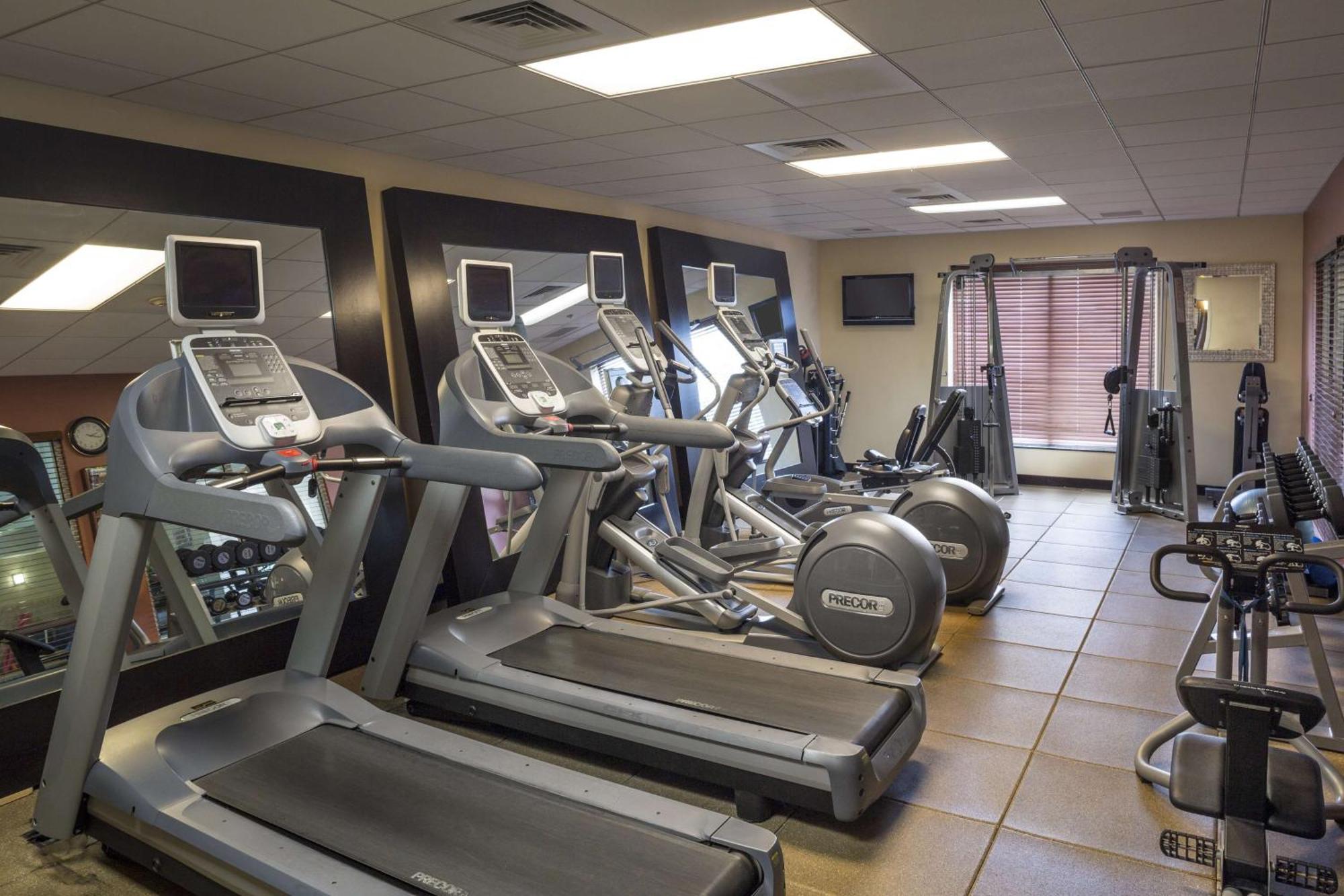 Hilton Garden Inn Hampton Coliseum Central Экстерьер фото
