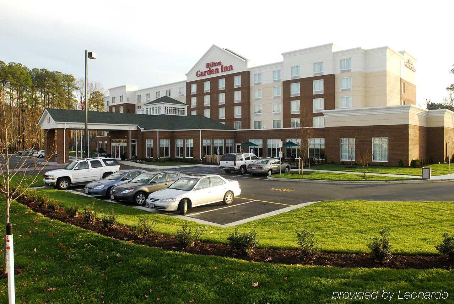 Hilton Garden Inn Hampton Coliseum Central Экстерьер фото