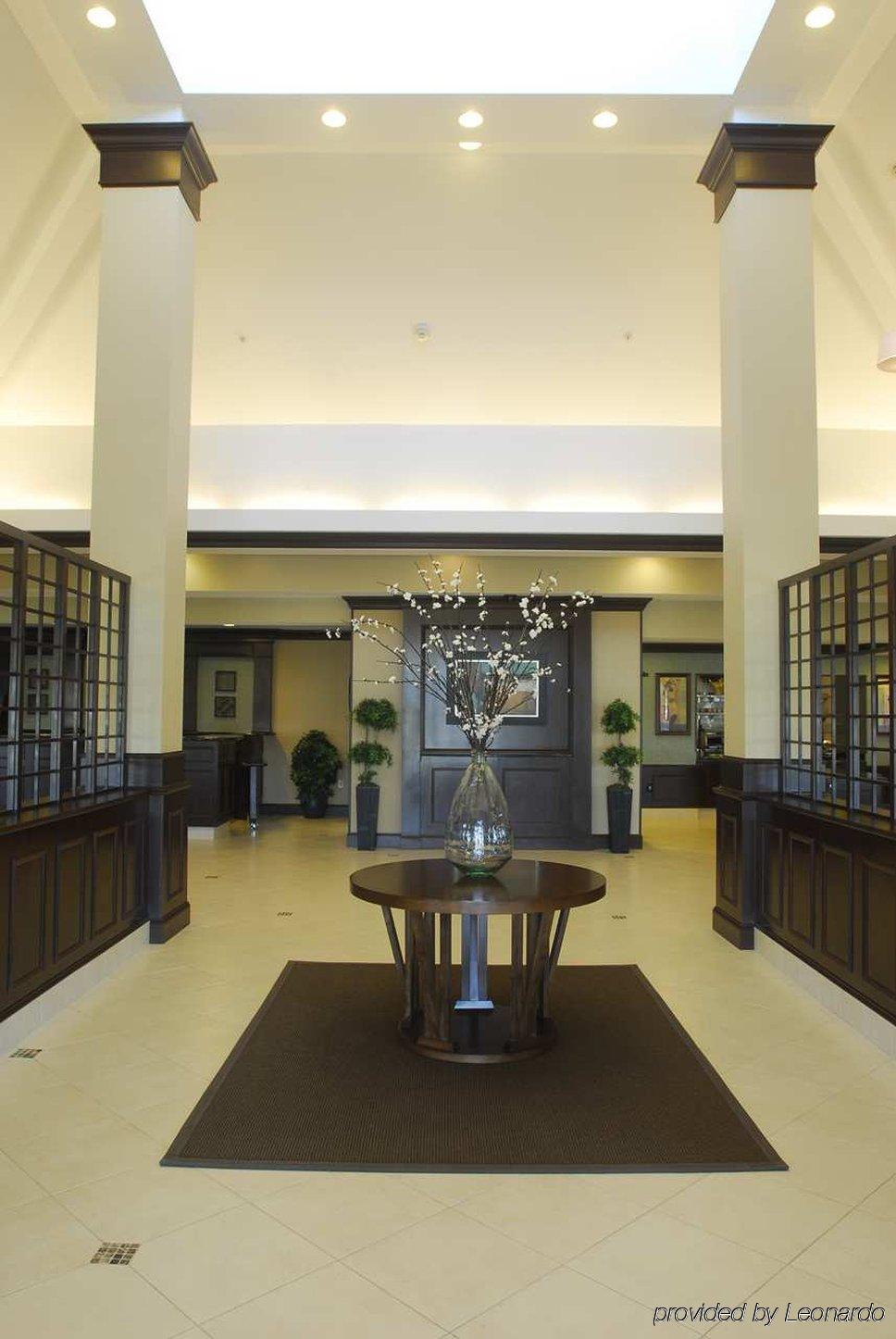 Hilton Garden Inn Hampton Coliseum Central Интерьер фото