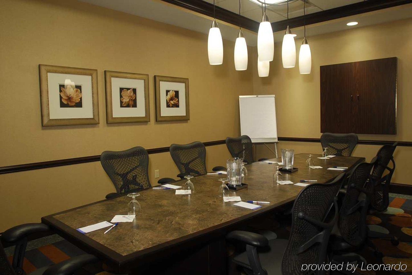 Hilton Garden Inn Hampton Coliseum Central Удобства фото