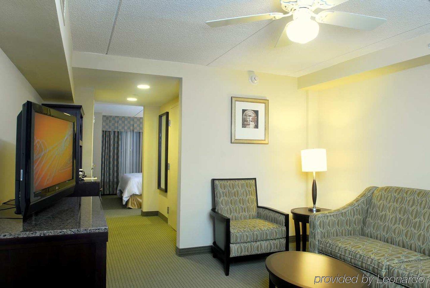 Hilton Garden Inn Hampton Coliseum Central Номер фото