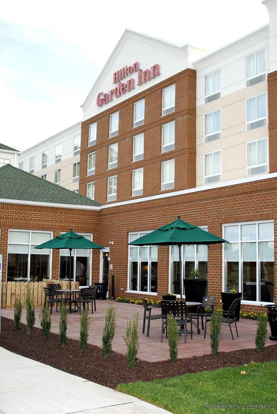 Hilton Garden Inn Hampton Coliseum Central Экстерьер фото